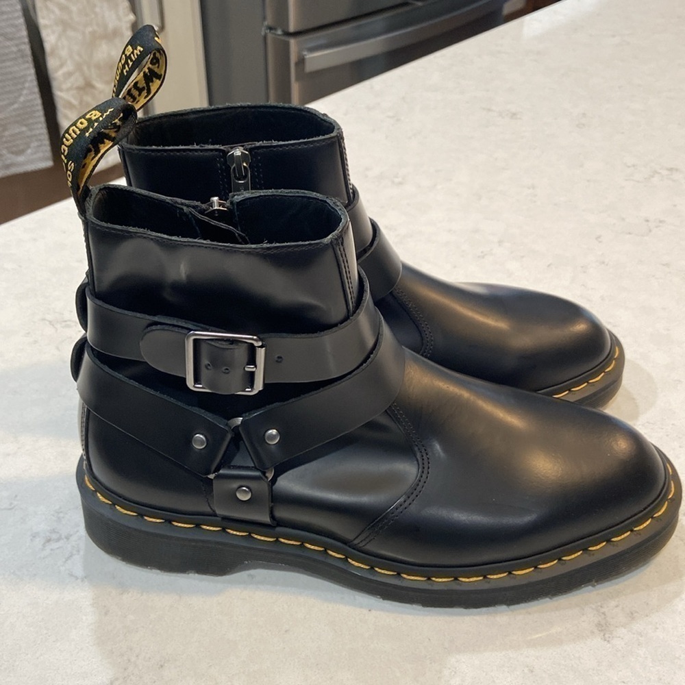 Dr. Martens Men’s SZ.9/ Women’s SZ.10 Jaimes Leather Harness Chelsea Boots NWOB